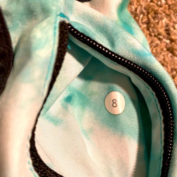 Lululemon shorts size 8 - Picture 3 of 3